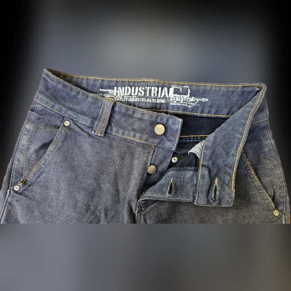 Low rise Jean shorts - Picture 3 of 5